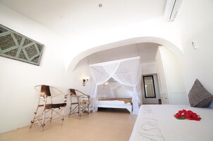 Bungalow, Sea View | In-room safe, desk, blackout drapes, bed sheets