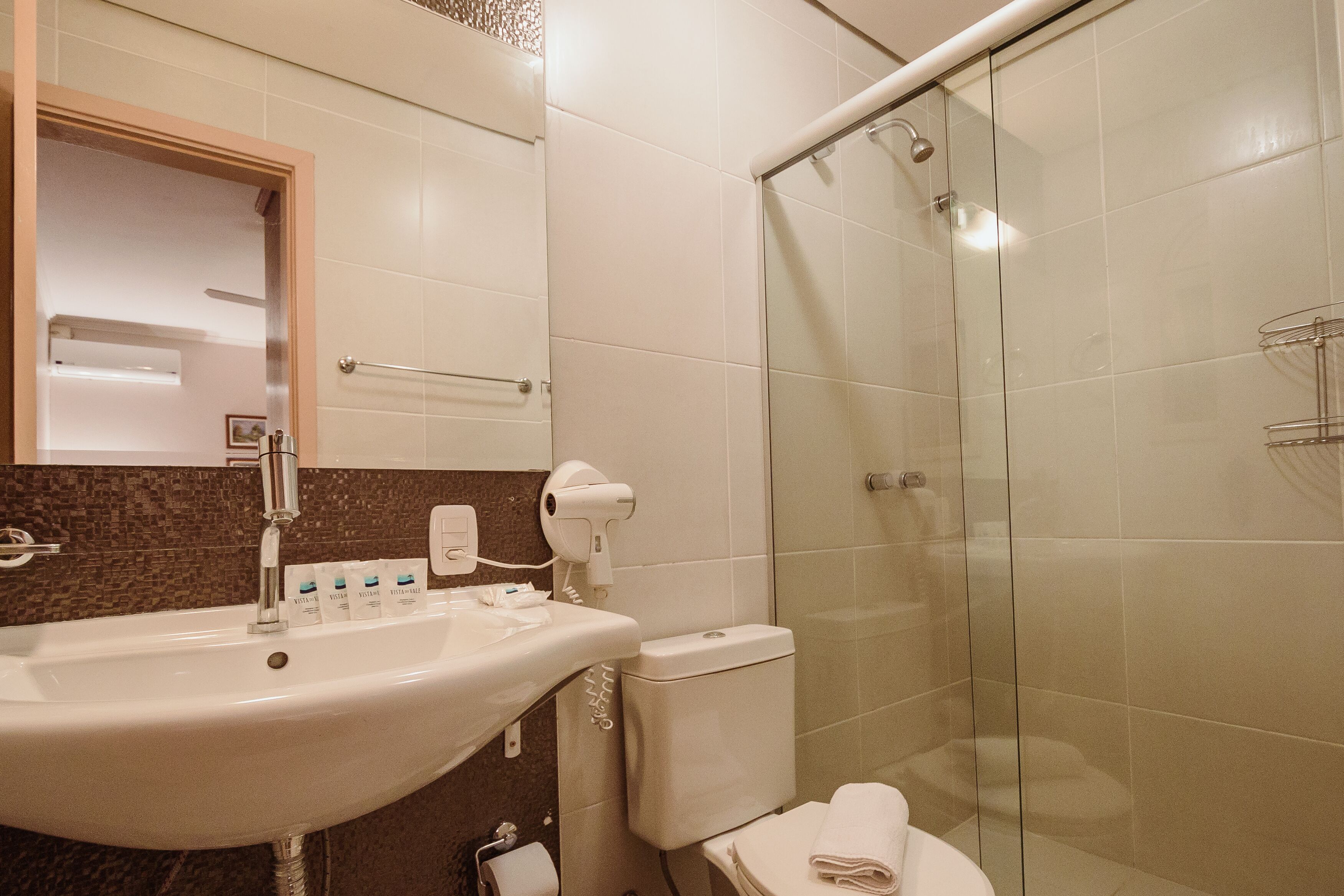 connecting room i | bathroom | free toiletries, hair dryer, bidet, towels