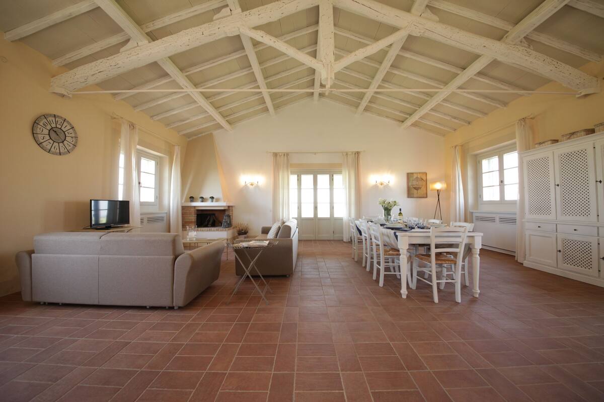 Apartamento, 3 quartos | Área de estar