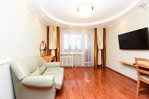 Apartemen, balkon | Ruang keluarga | TV LED