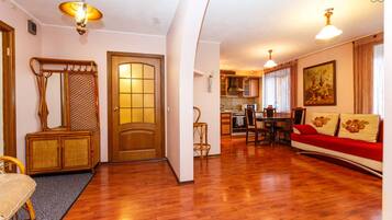 Huoneisto, 2 makuuhuonetta, parveke | Oleskelualue | LED-televisio