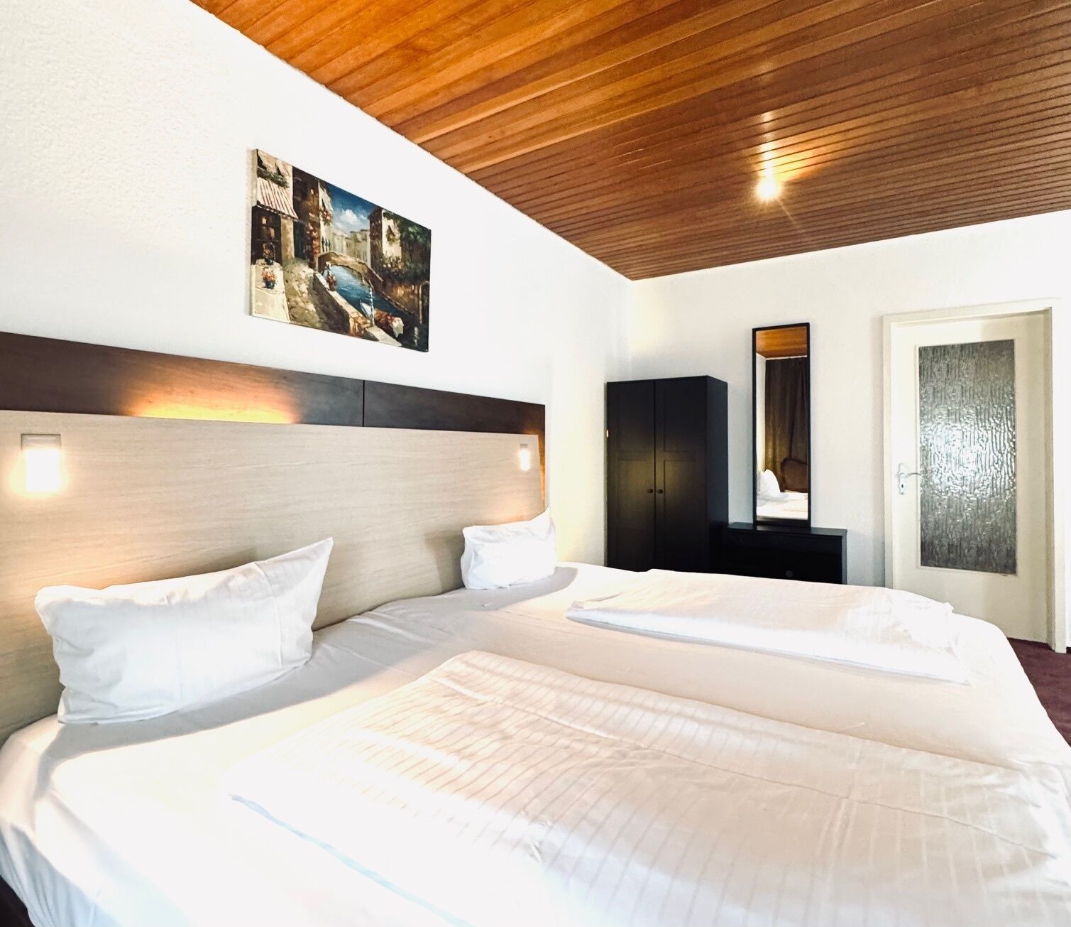 superior apartment | hypo-allergenic bedding, down duvets, in-room safe, desk