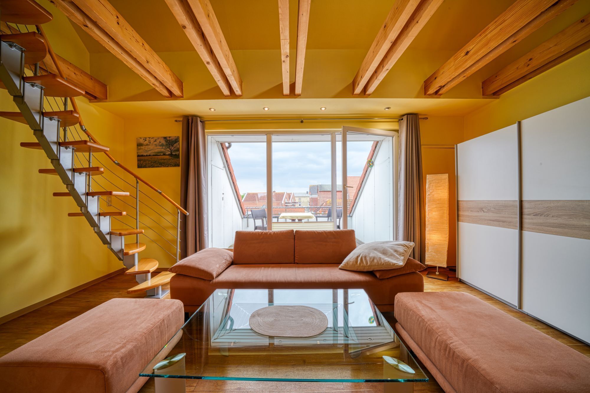 32-英寸电视 （配备卫星频道）、办公室