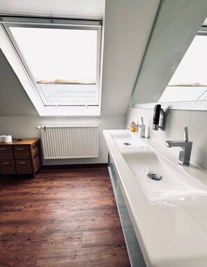 Superior Apartment | Bathroom