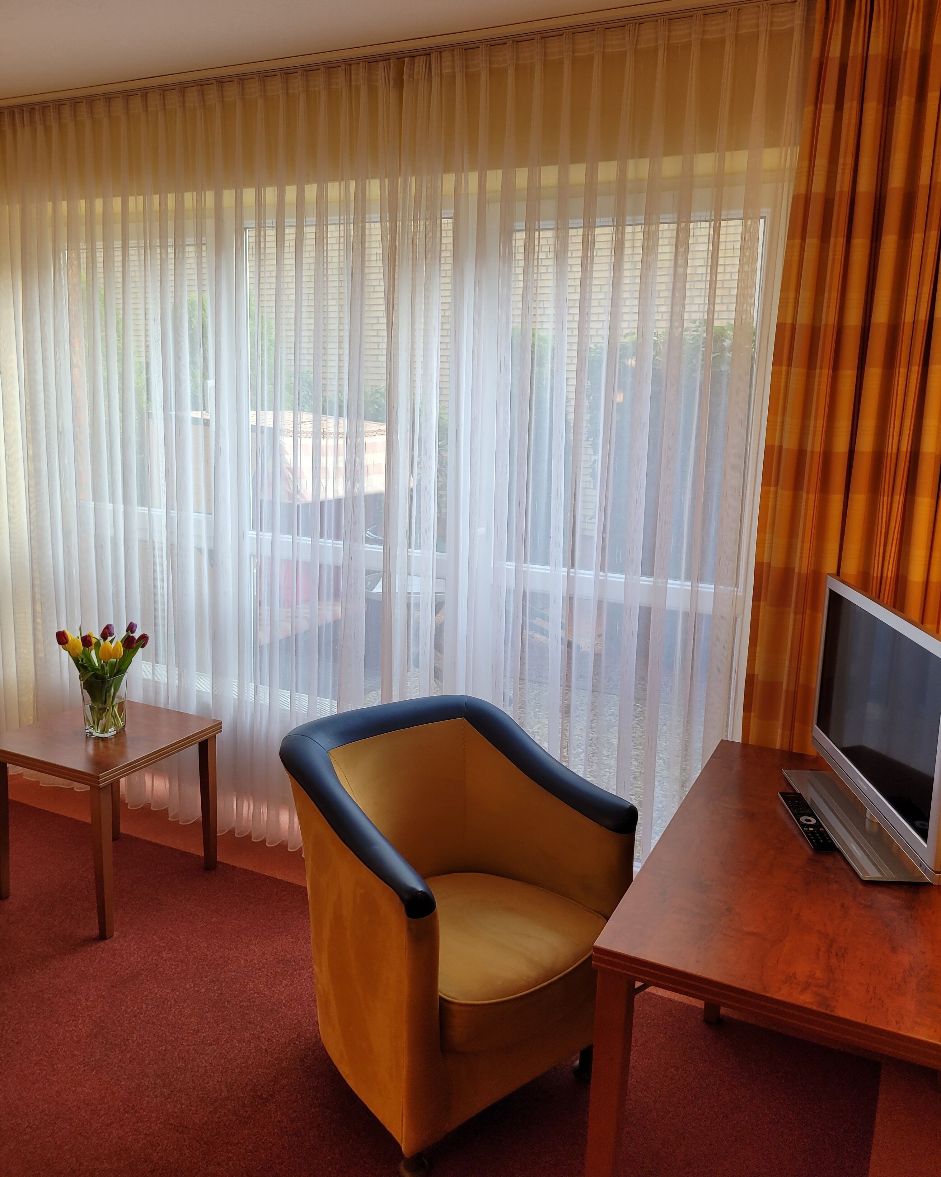 double room | hypo-allergenic bedding, down duvets, in-room safe, desk