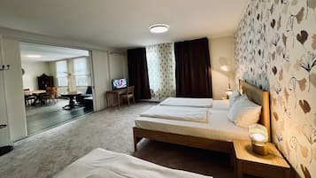 Superior-Apartment | Allergikerbettwaren, Daunenbettdecken, Zimmersafe, Schreibtisch