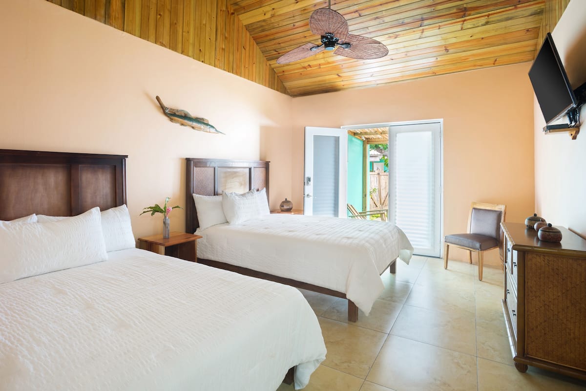 Side Room #3 | Soundproofing, free WiFi, bed sheets, wheelchair access