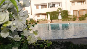 4 hồ bơi ngoài trời