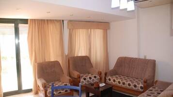 Phòng đôi hoặc 2 giường đơn, quang cảnh hồ bơi | 1 phòng ngủ, nôi (giường cho trẻ sơ sinh) miễn phí