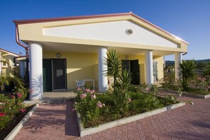 Kahden hengen huone (yksi tai kaksi sänkyä) | Työpöytä, vauvansängyt