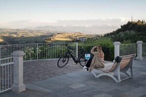 Hiking - Uve Rooms & Wine Bar (La Morra)
