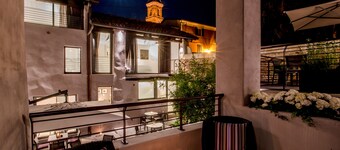 Uve Rooms & Wine Bar
