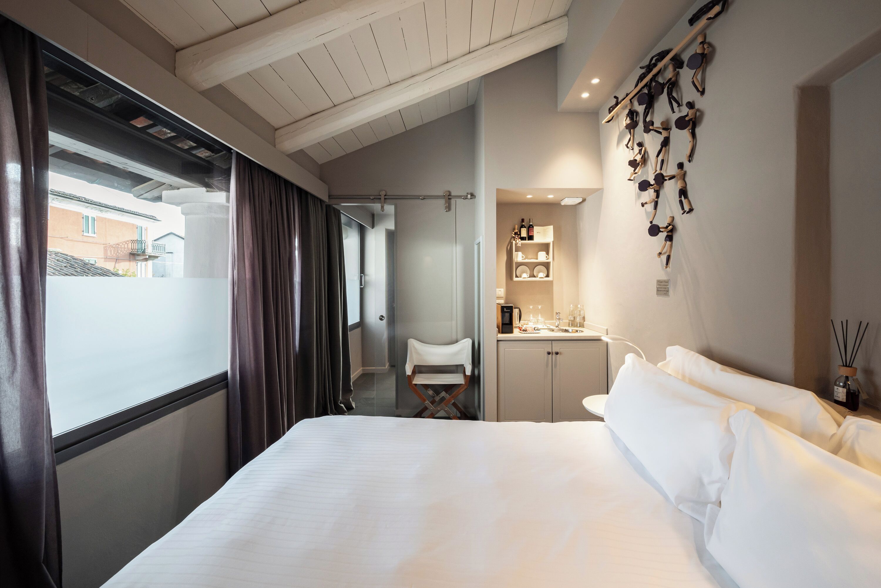 エジプト綿のシーツ、高級寝具、羽毛の掛け布団、ピロートップベッド