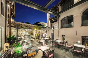 Building design - Uve Rooms & Wine Bar (La Morra)