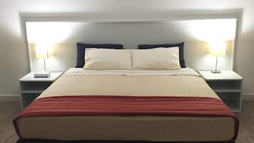 Suite | Desk, iron/ironing board, rollaway beds, WiFi