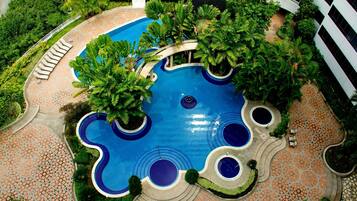 Hồ bơi trong nhà, hồ bơi ngoài trời