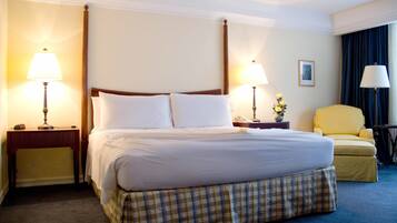 Zimmersafe, Schreibtisch, Bügeleisen/Bügelbrett, kostenlose Babybetten