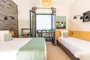 Triple Room, Balcony, Sea View | Premium bedding, individually decorated, desk, soundproofing - Hôtel Les Charmettes (Saint-Malo)