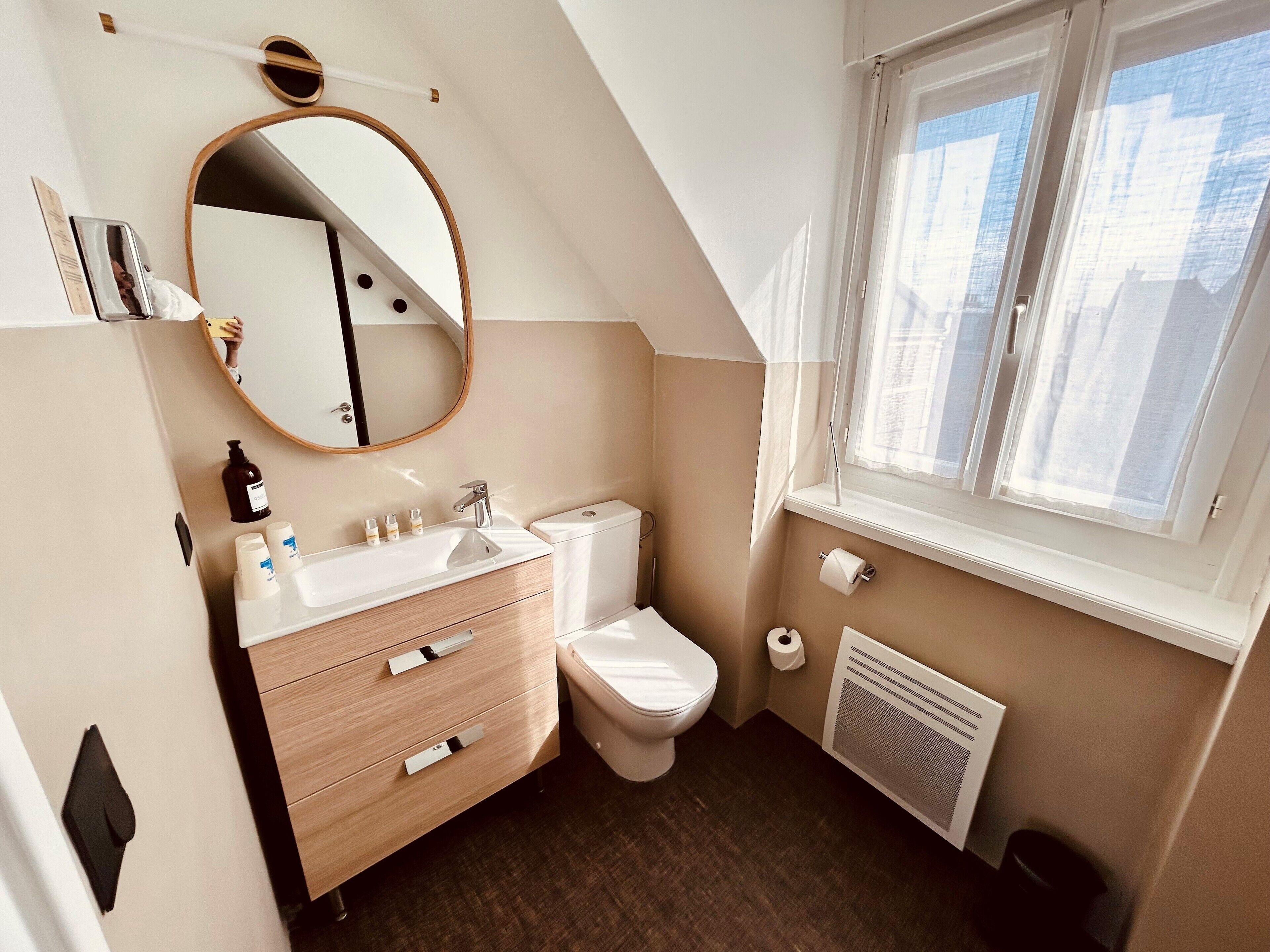 triple room, courtyard view | bathroom | shower, free toiletries, hair dryer, towels