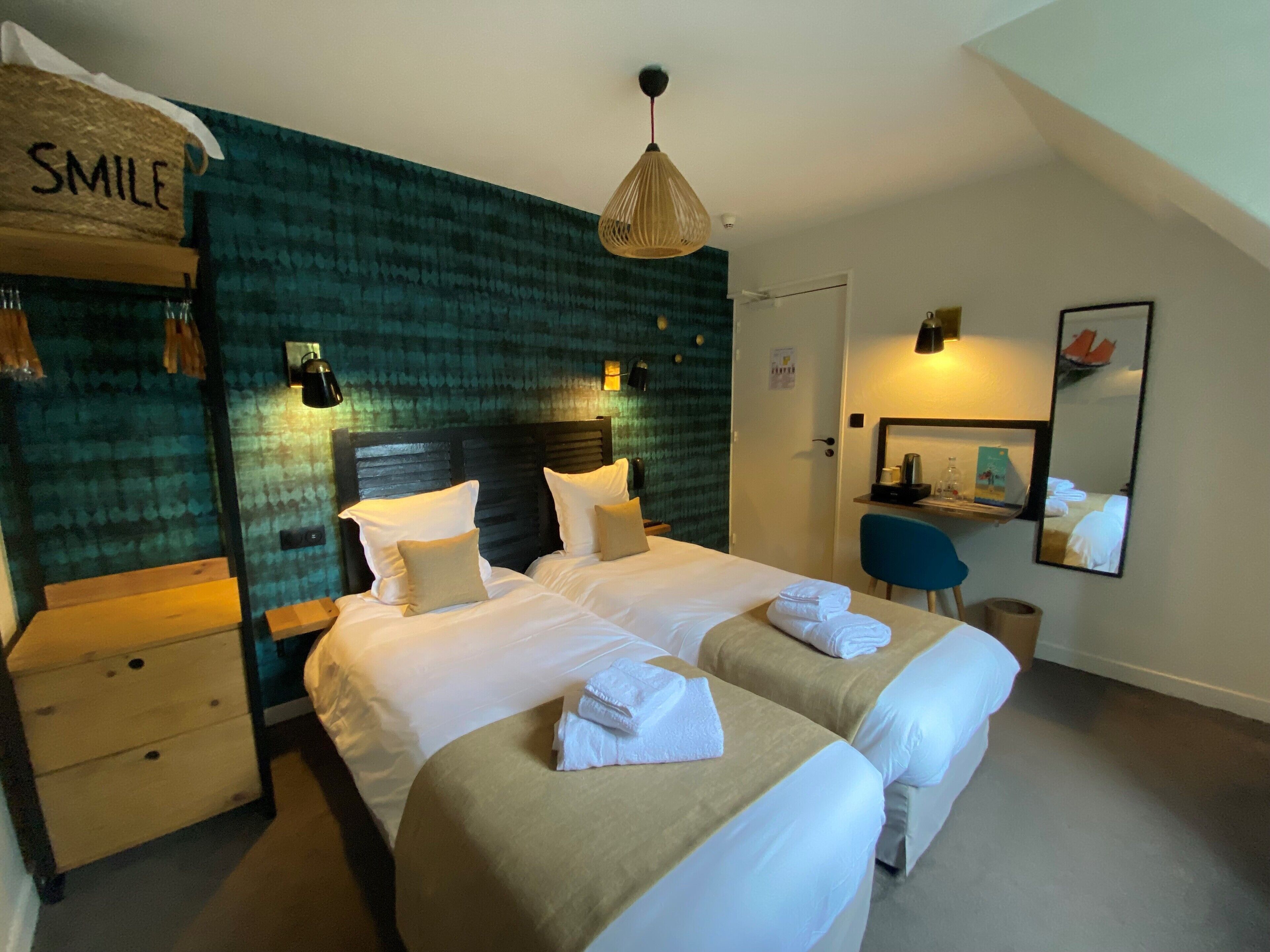 Ropa de cama de alta calidad, decoración personalizada y escritorio 