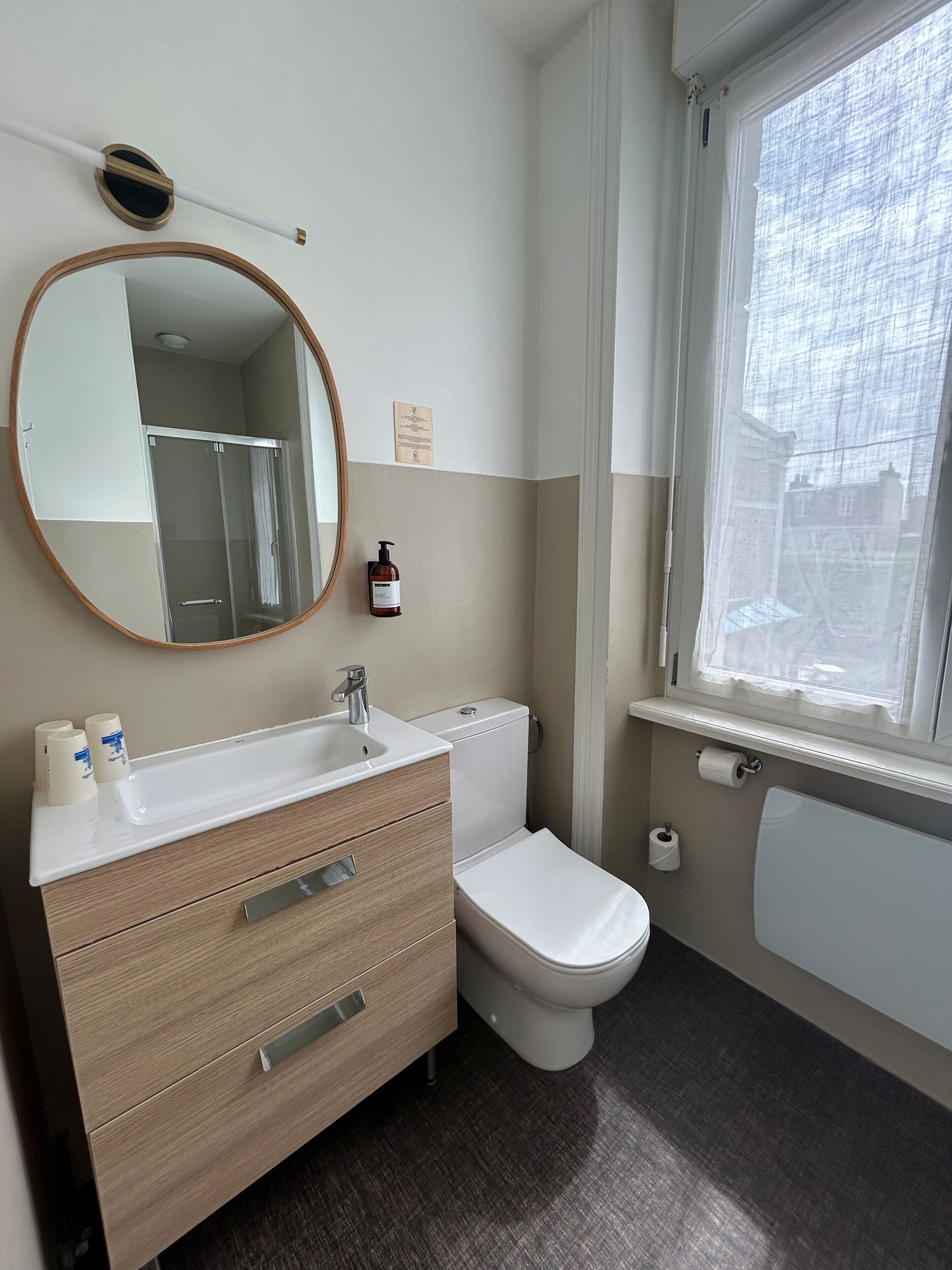 triple room, courtyard view | bathroom | shower, free toiletries, hair dryer, towels