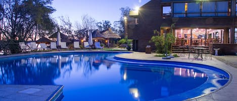 4 outdoor pools