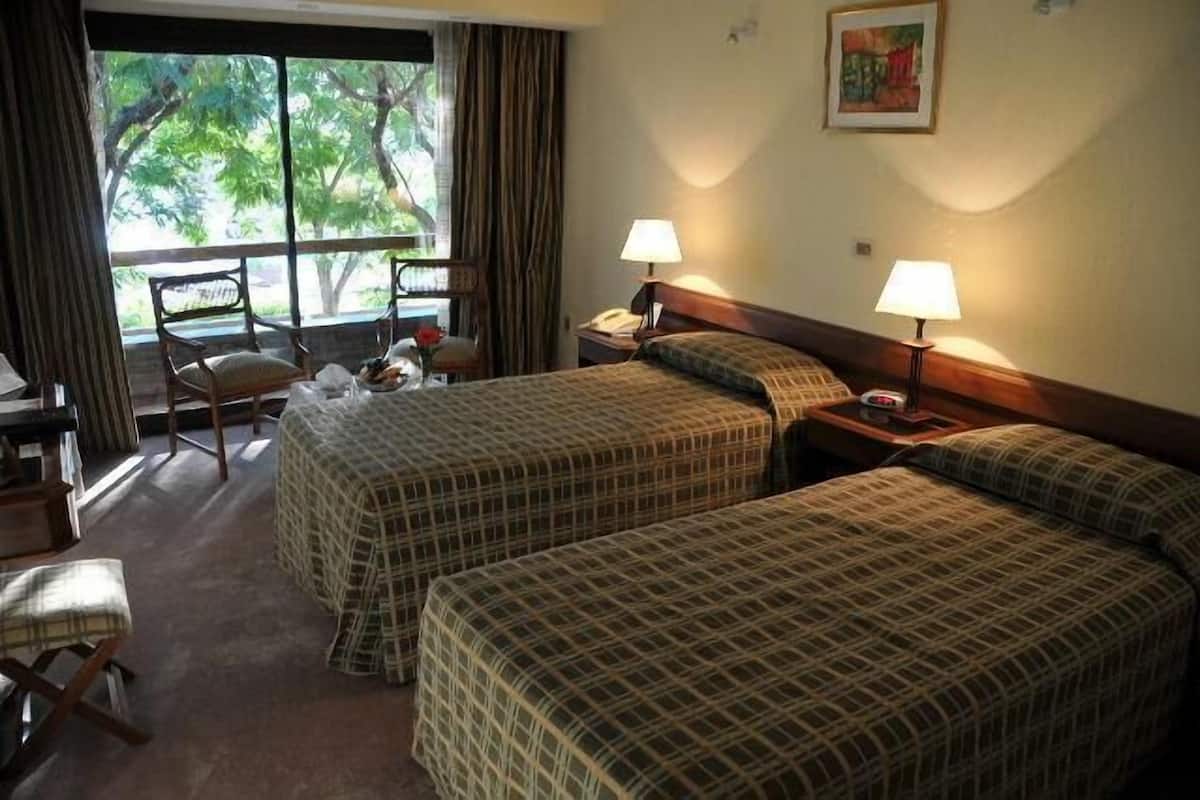 In-room safe, cribs (free), WiFi (free), bed sheets