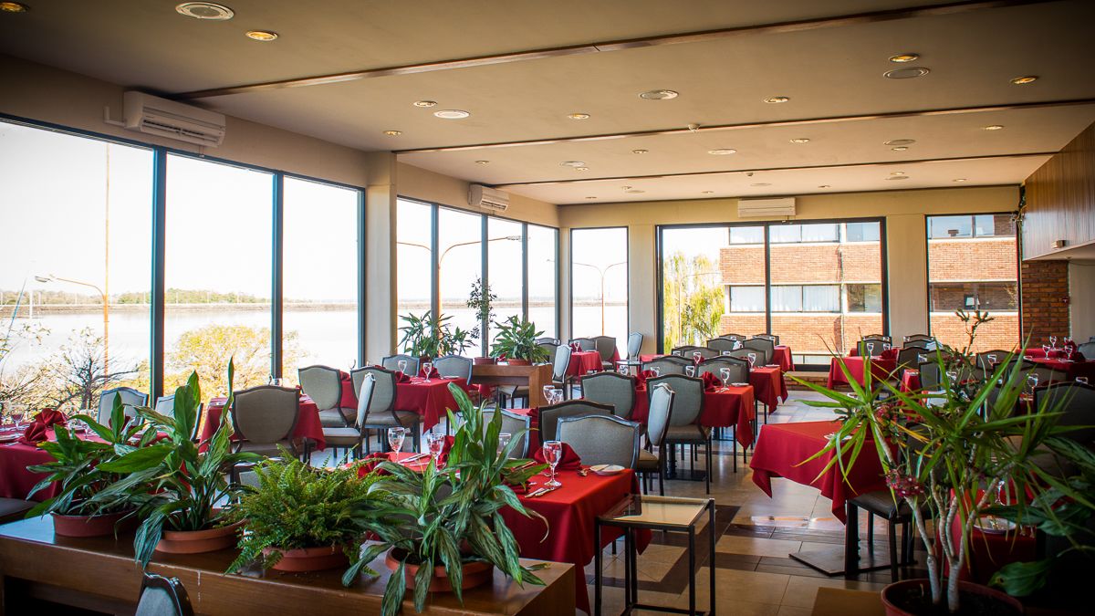 3 restaurants, serveren ontbijt, lunch, diner, internationale gerechten