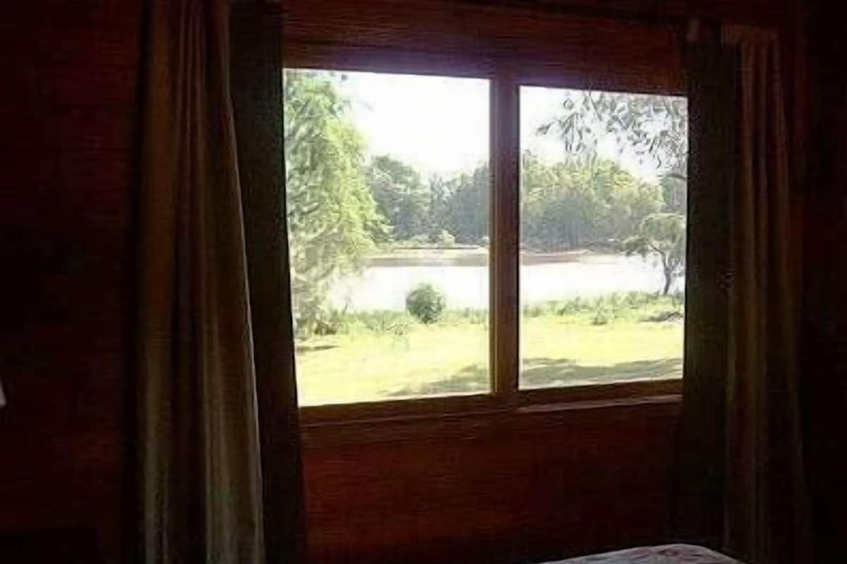 In-room safe, cribs (free), WiFi (free), bed sheets