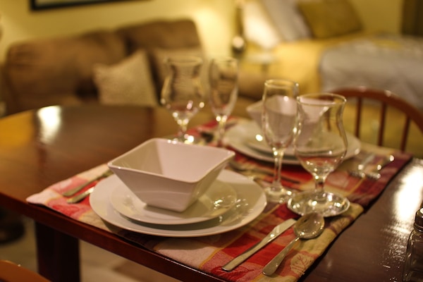 Comfort Studio, 1 Bedroom | In-room dining