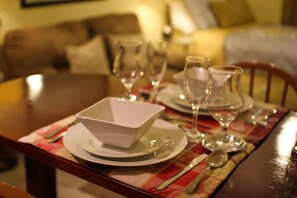 Comfort Studio, 1 Bedroom | In-room dining - Sunset Strip Acadia Guest Apartment (Kingston)