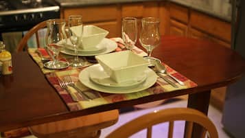 Estudio Confort, 1 habitación | Servicio de comidas en la habitación