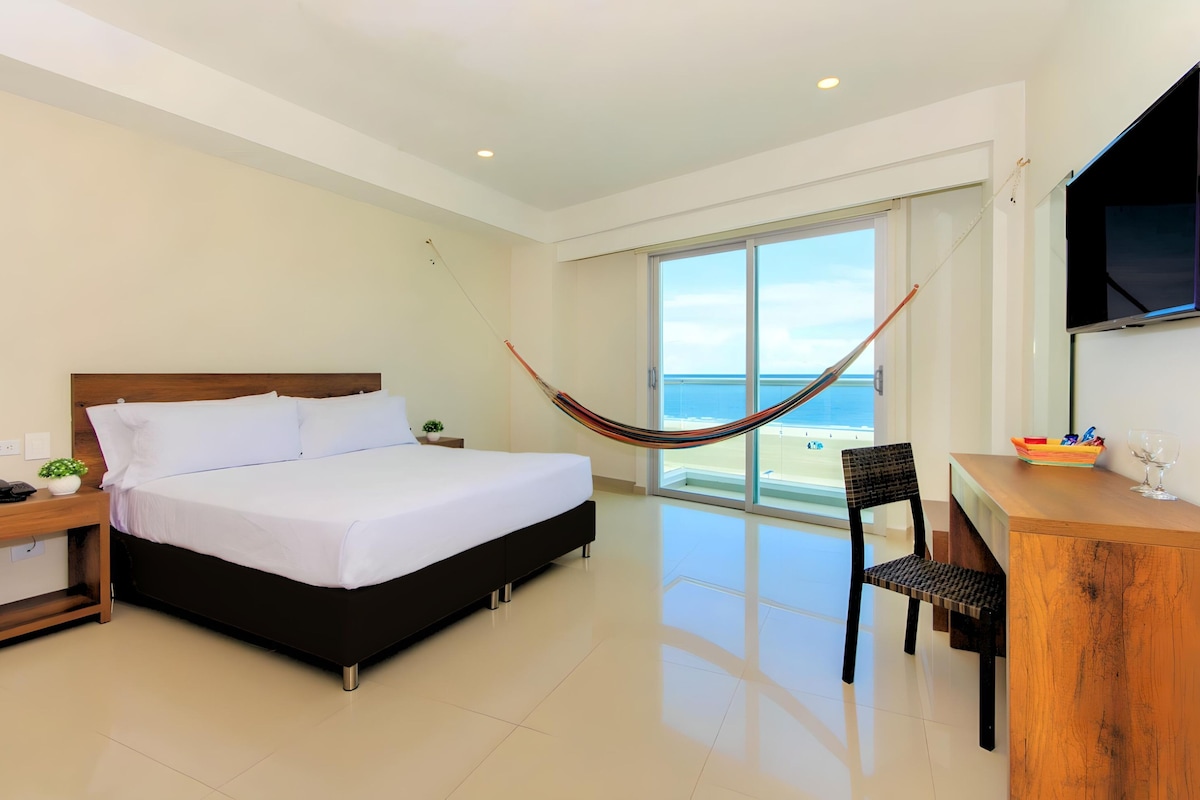 Comfort Double Room, 1 Bedroom, Balcony, Oceanfront | In-room safe, blackout drapes, soundproofing