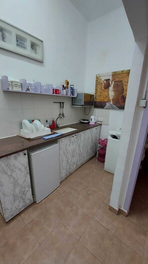 Romantic Triple Room | Private kitchen