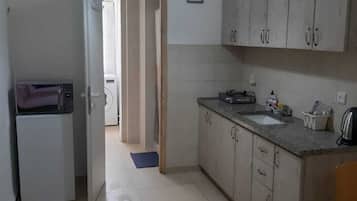 Kamar Quadruple Klasik, 1 kamar tidur, Bebas Asap Rokok, pemandangan kota | Area keluarga | TV