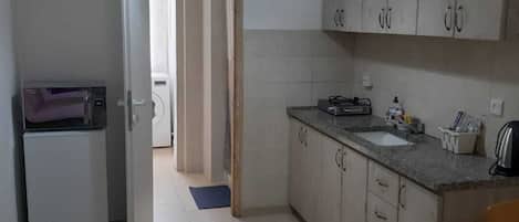 Kamar Quadruple Klasik, 1 kamar tidur, Bebas Asap Rokok, pemandangan kota | Area keluarga | TV