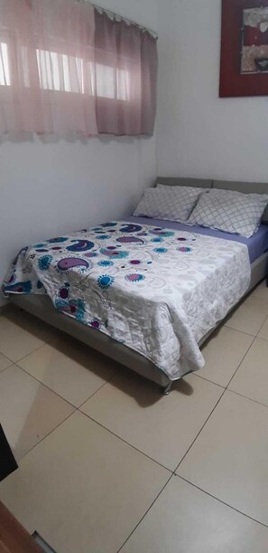 Classic-Vierbettzimmer, 1 Schlafzimmer, Nichtraucher, Stadtblick | Wohnbereich