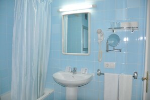 Phòng đơn | Phòng tắm | Đồ dùng nhà tắm miễn phí, máy sấy tóc, khăn tắm 