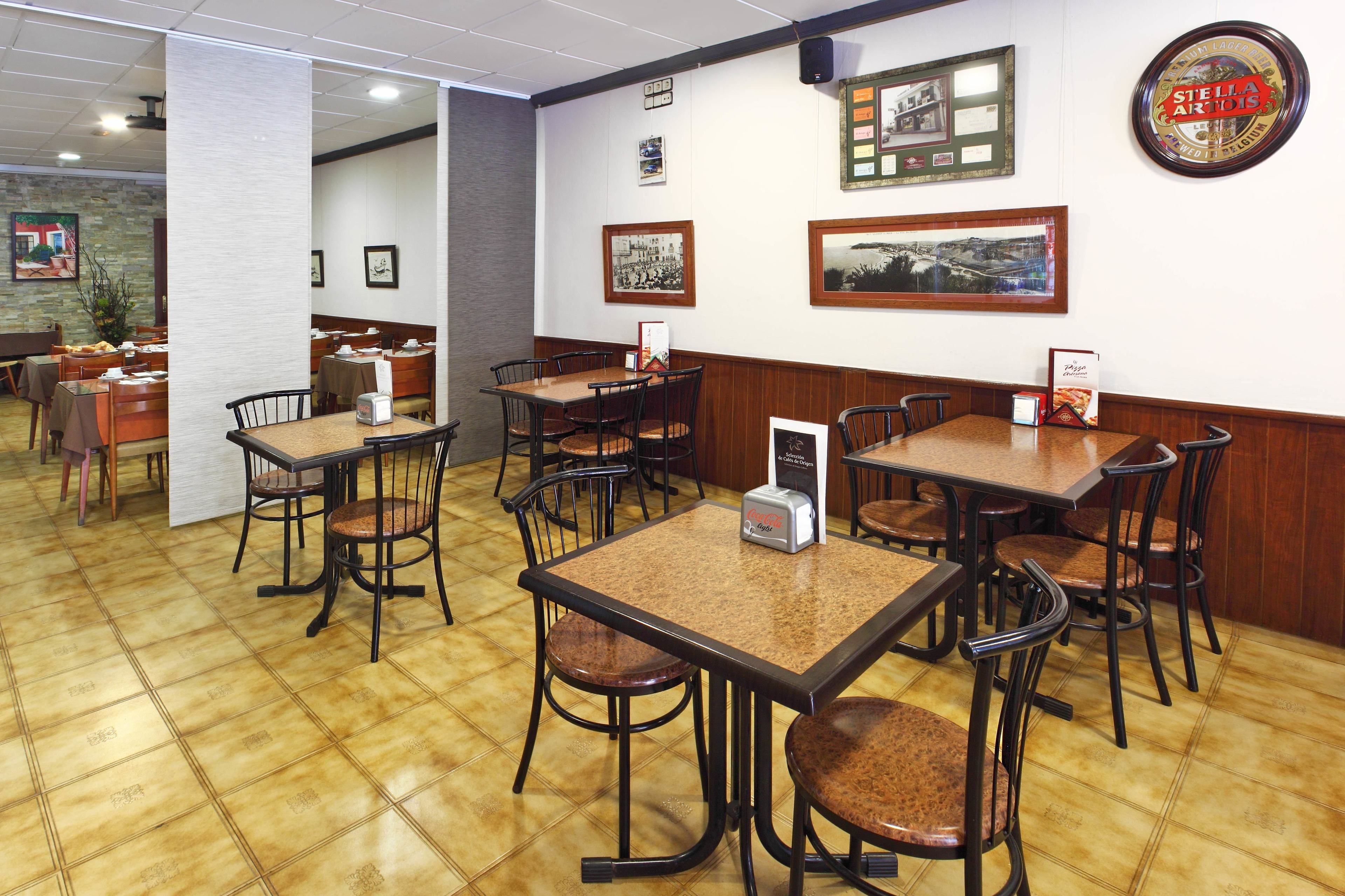 Petit déjeuner continental (7.00 EUR par personne)