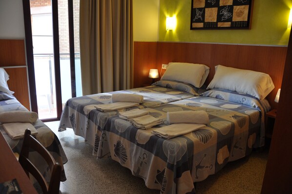 Triple Room, Private Bathroom (Balcony)