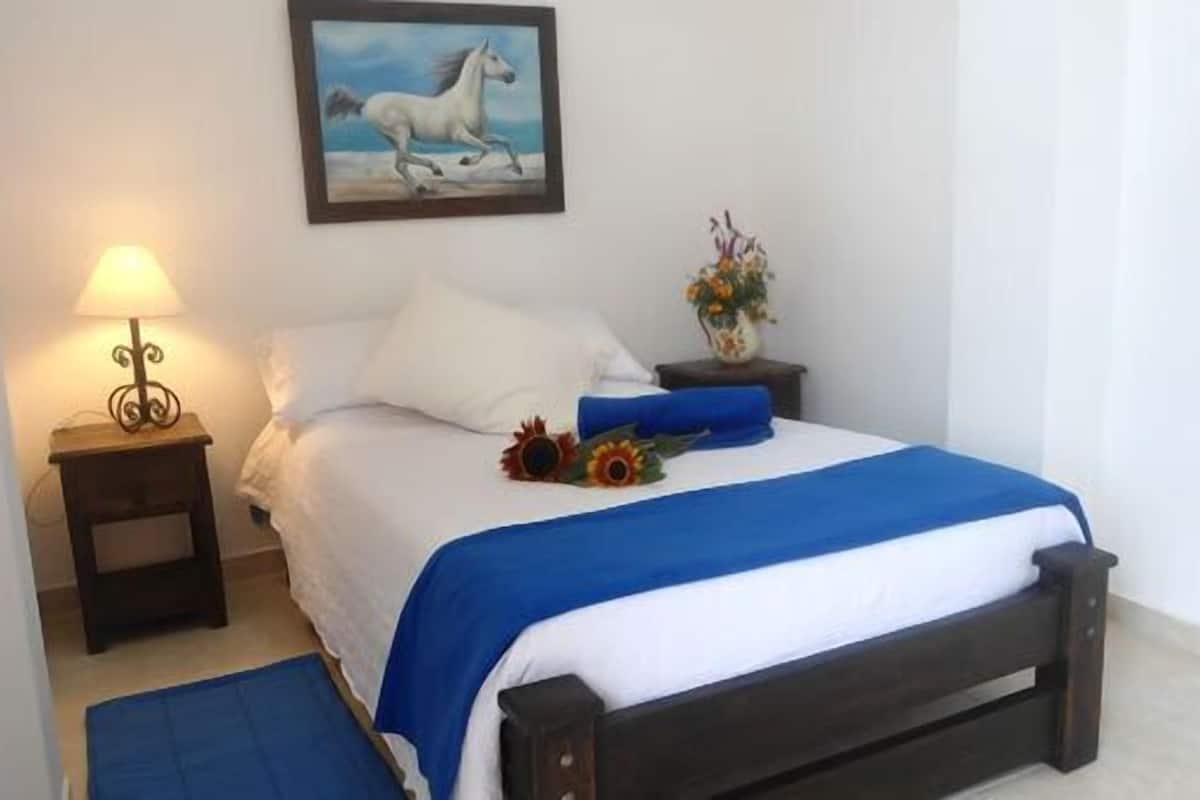 Standard Double Room | Blackout drapes, free cribs/infant beds, rollaway beds