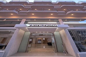 Exterior detail - Irini (Heraklion)