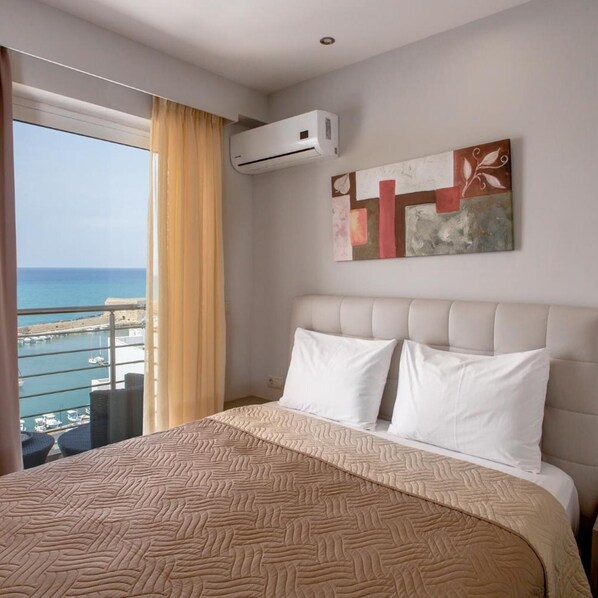 Soundproofing, free cribs/infant beds, free WiFi - Irini (Heraklion)