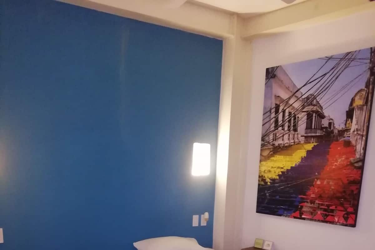 Coffres-forts dans les chambres, bureau, Wi-Fi gratuit, draps fournis