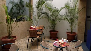 فطور كامل مجانًا يوميًا