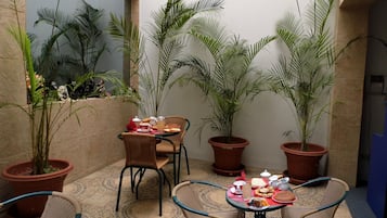 含每日全套早餐