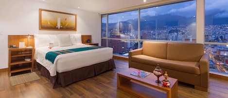 Junior Suite, 1 Queen Bed with Sofa bed, Non Smoking (with Sofabed)