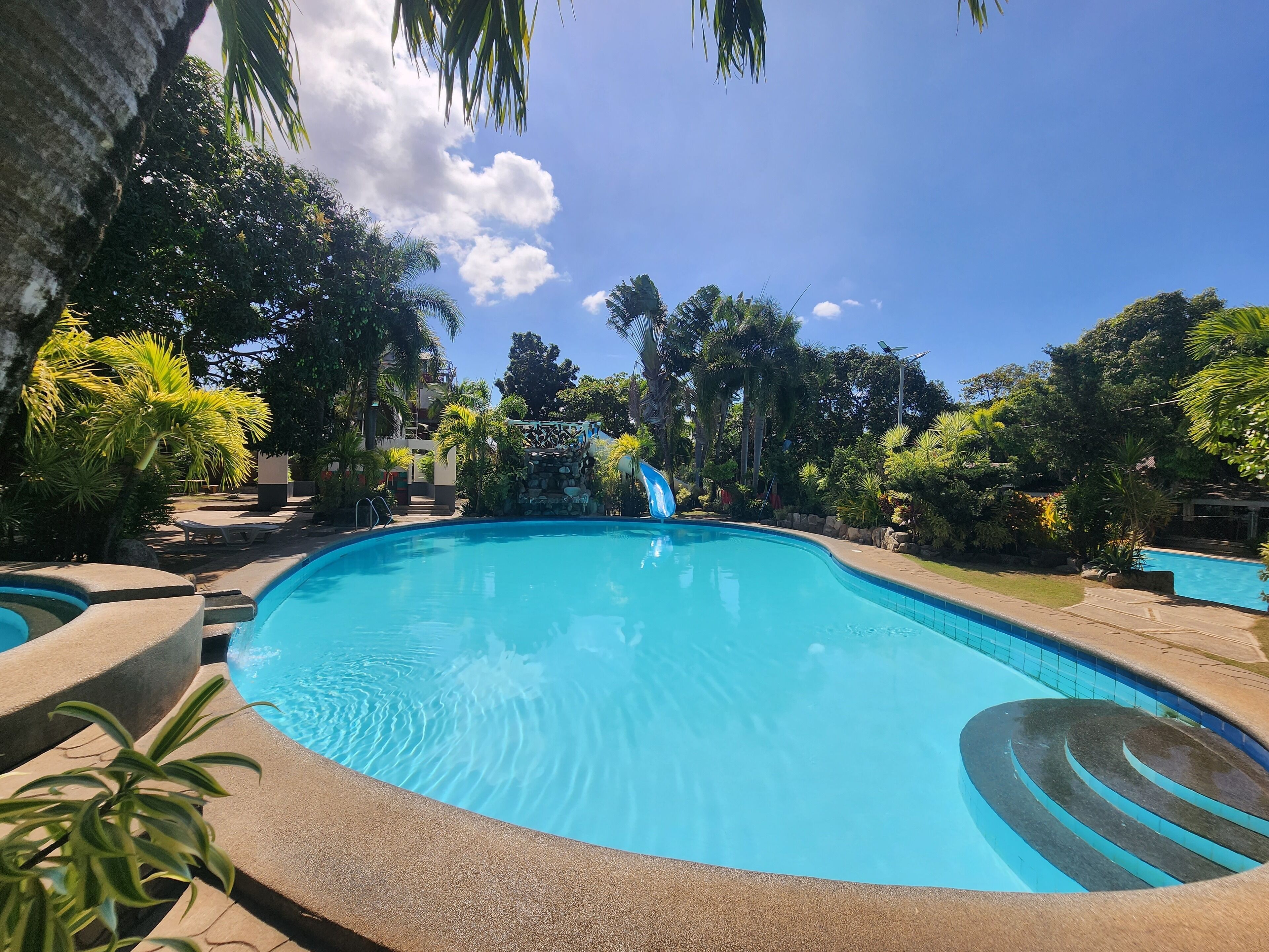 2 piscinas al aire libre