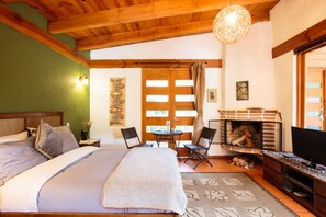 Regadera, amenidades de baño gratuitas, secadora de cabello, toallas 