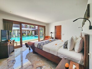 6 bedrooms, in-room safe, iron/ironing board, cots/infant beds - Villa Casis by Nagisa Bali (Denpasar)